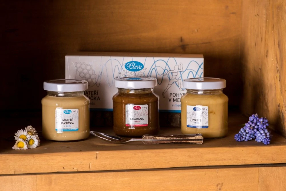 Pleva Dárková krabička s medy - mateří kašička, guarana a pohyb v medu 510 g